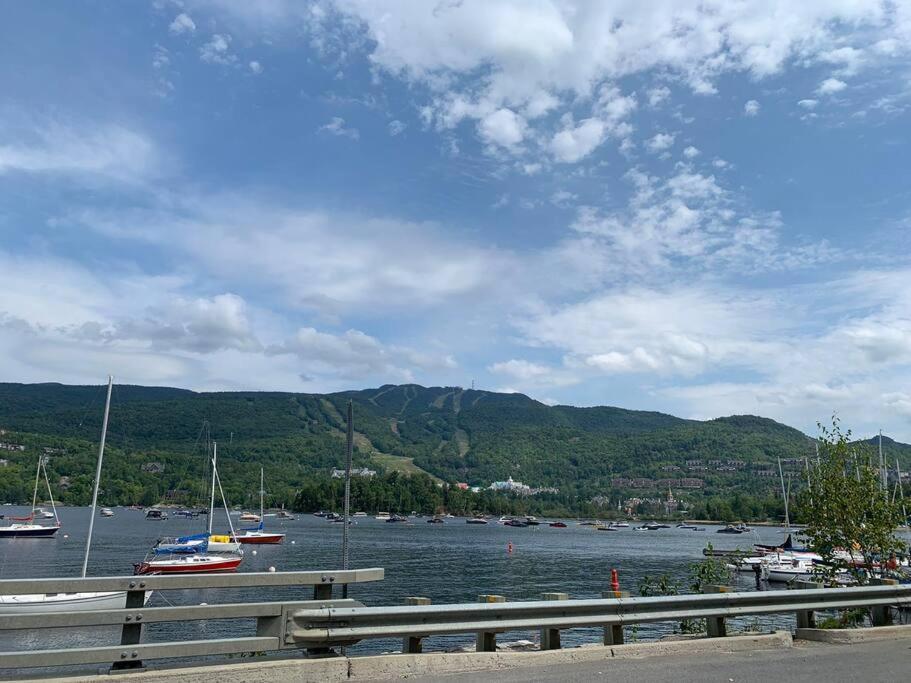 Modern 3-en-suite Bedroom Townhouse with 1 Sofa Bed and Terrace in Mont-Tremblant