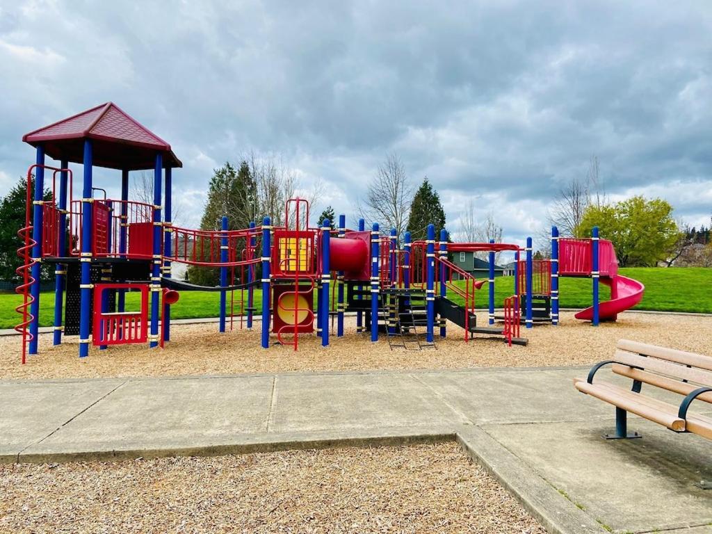 Hotel The Place To Be; With A Hot Tub!