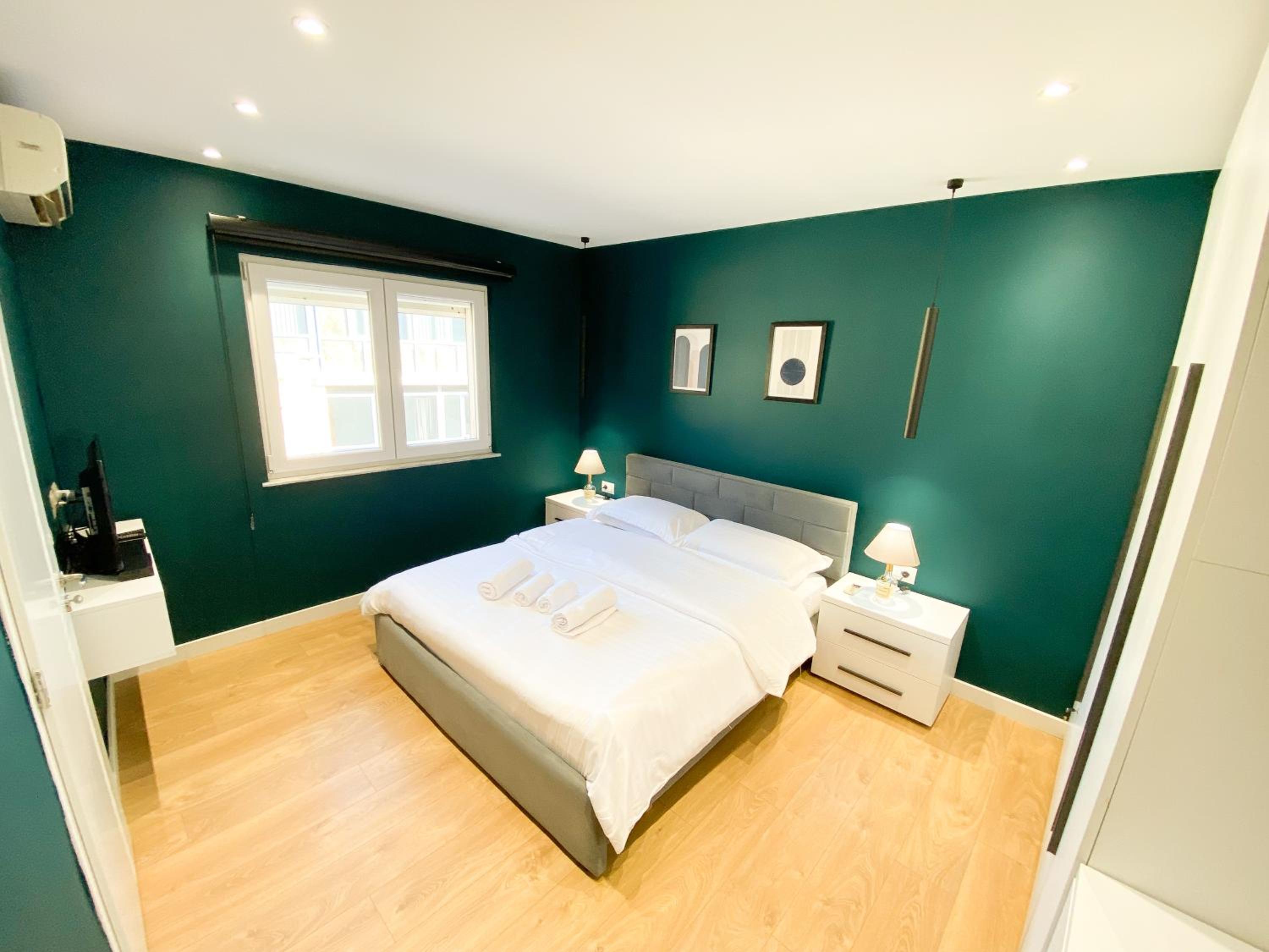 Matisse No9 - One Bedroom City Center Apartment