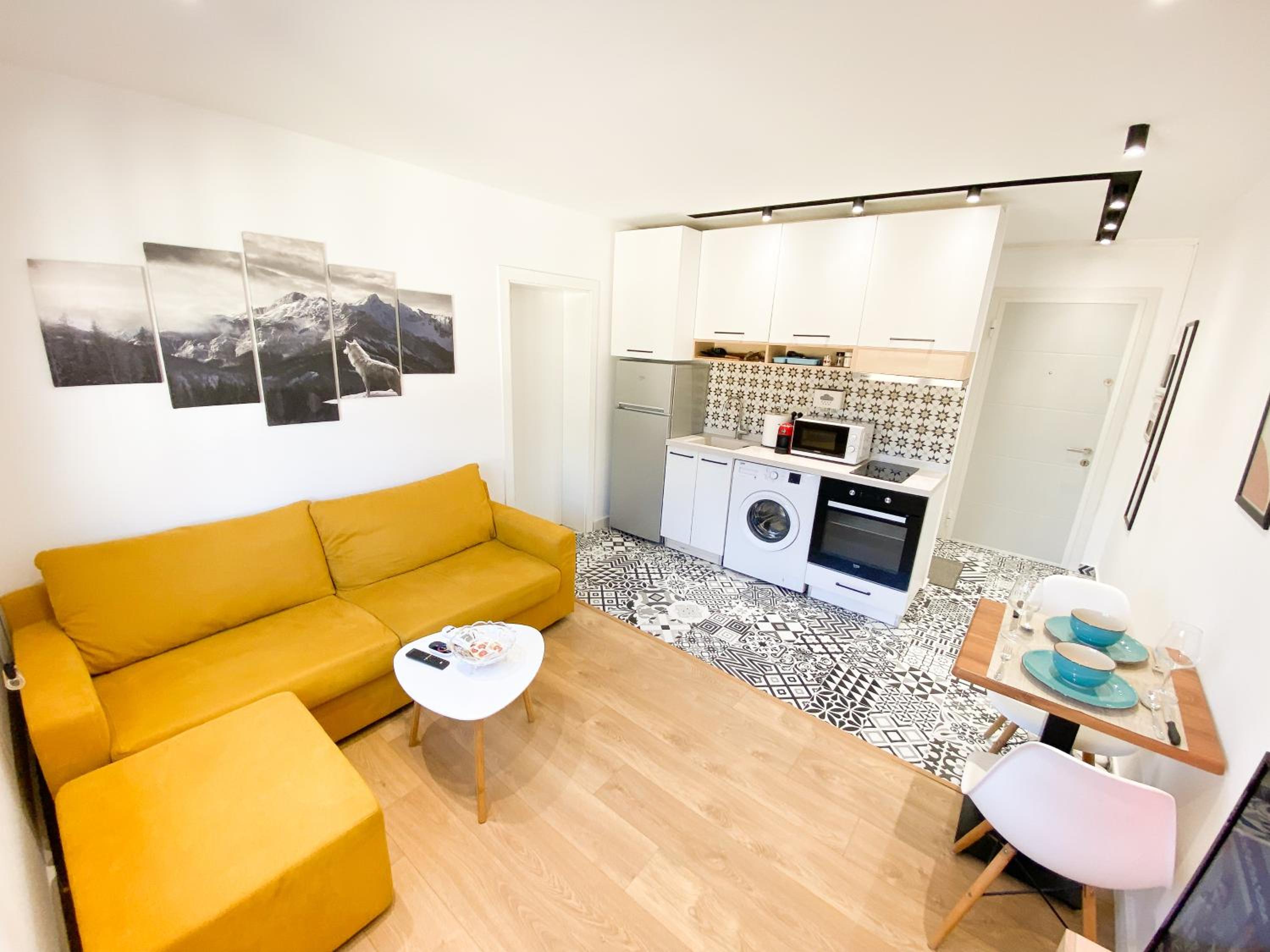 Matisse No9 - One Bedroom City Center Apartment