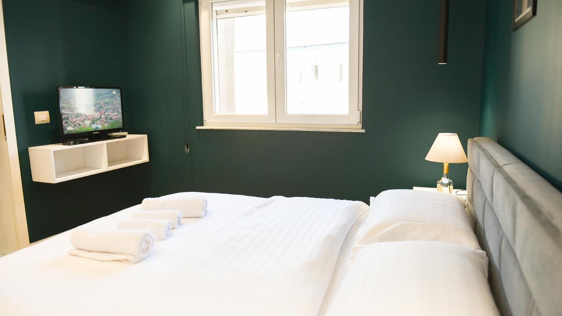 Matisse No9 - One Bedroom City Center Apartment