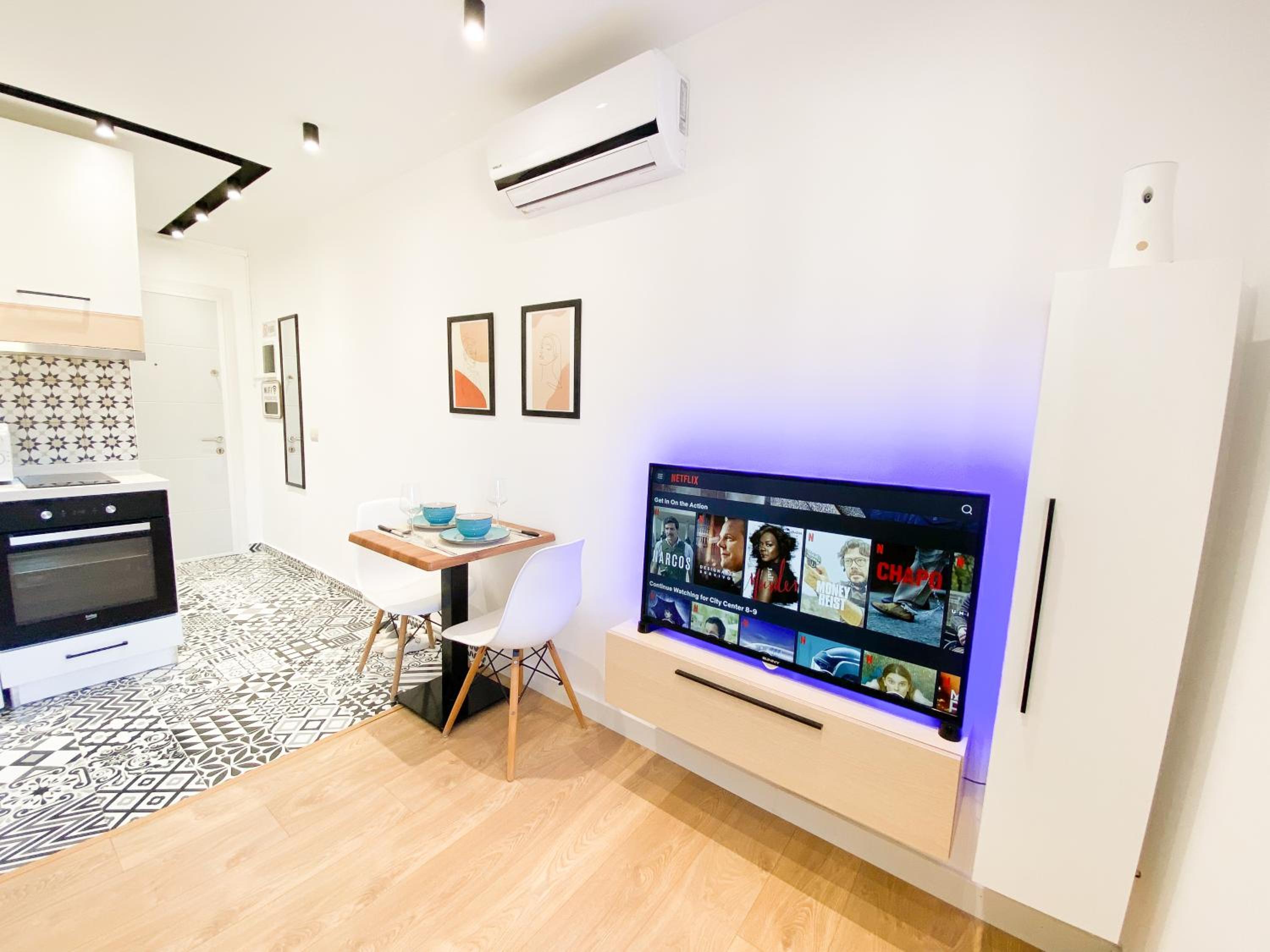 Matisse No9 - One Bedroom City Center Apartment