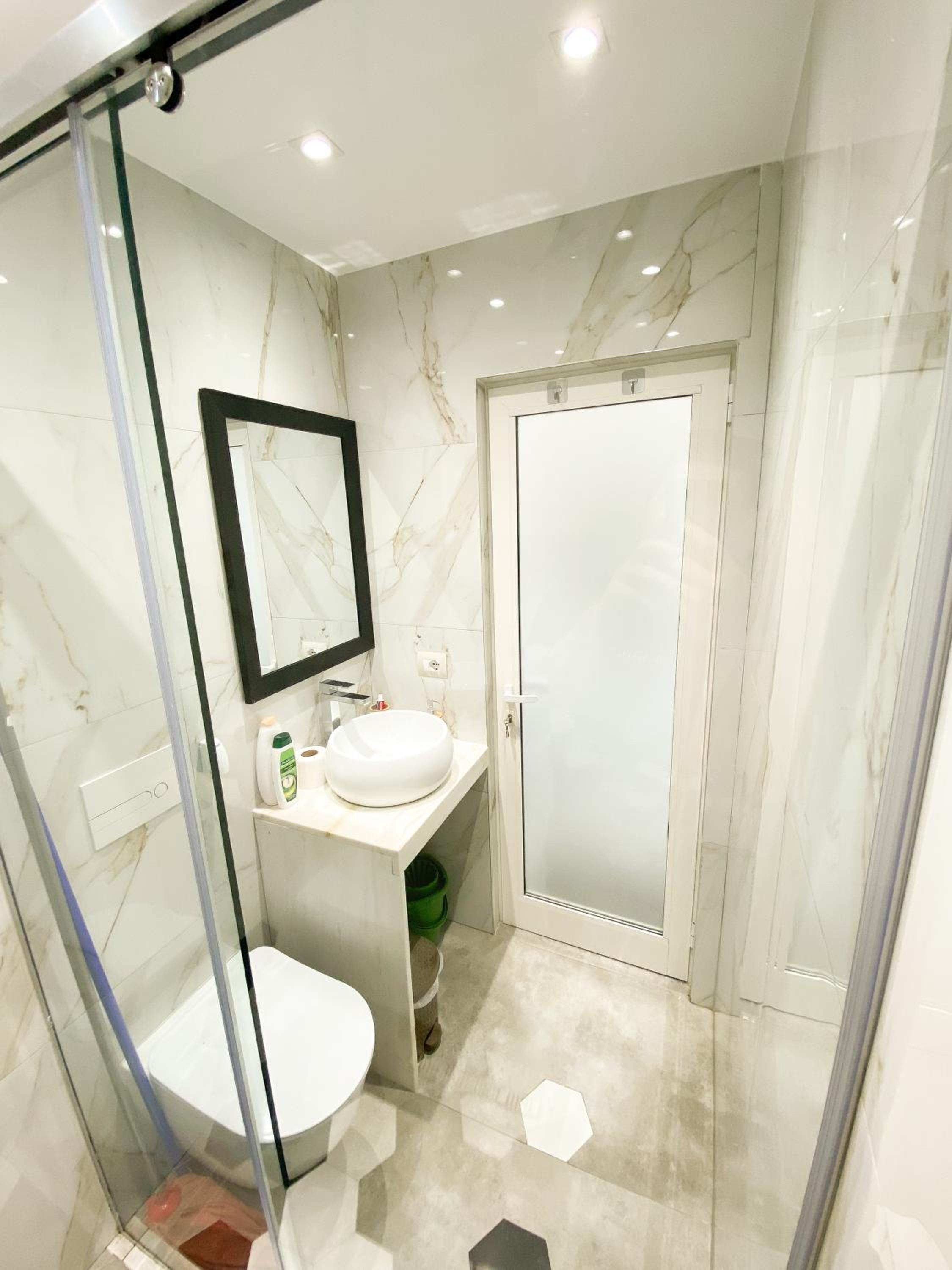 Matisse No9 - One Bedroom City Center Apartment