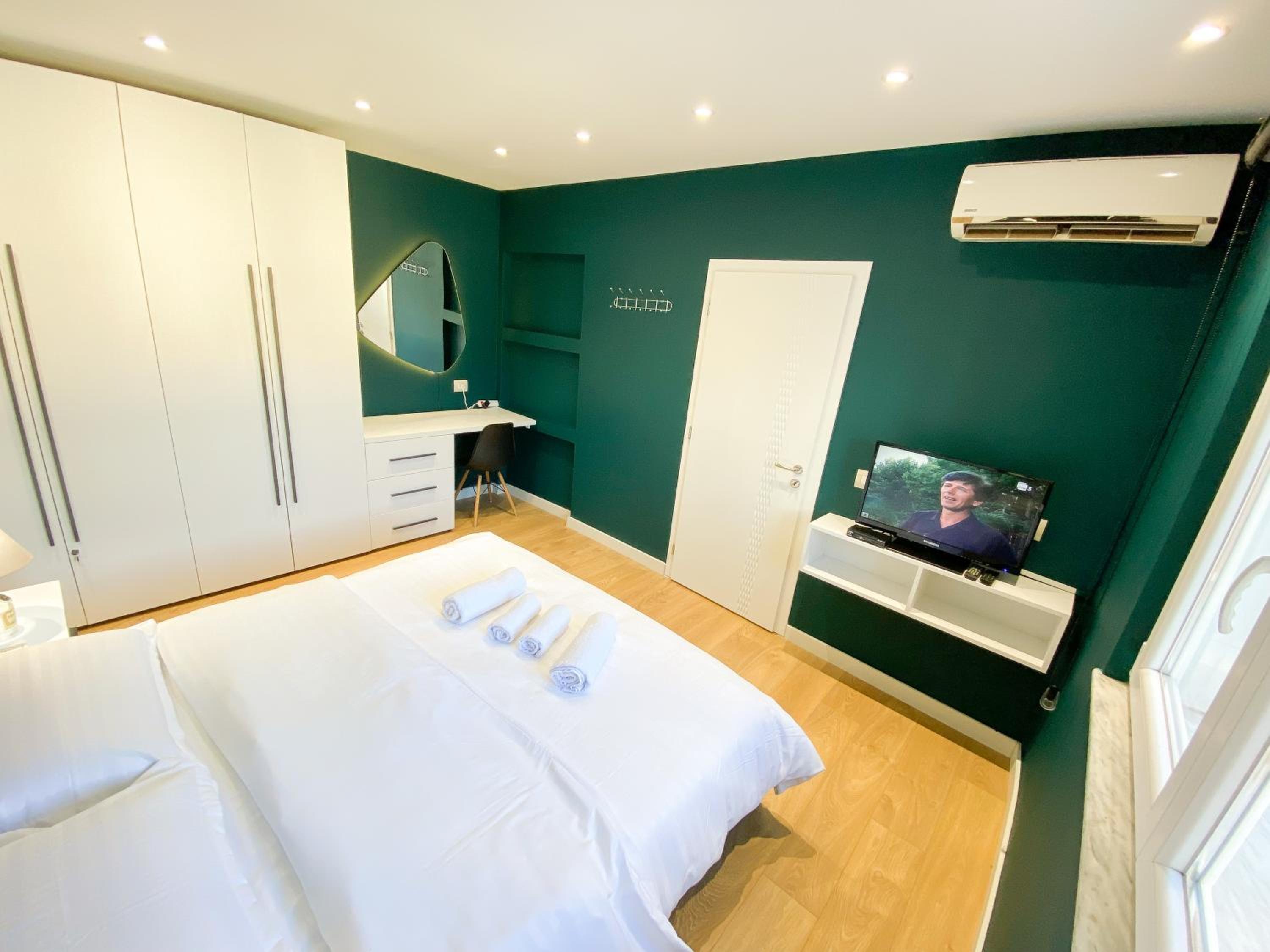 Matisse No9 - One Bedroom City Center Apartment