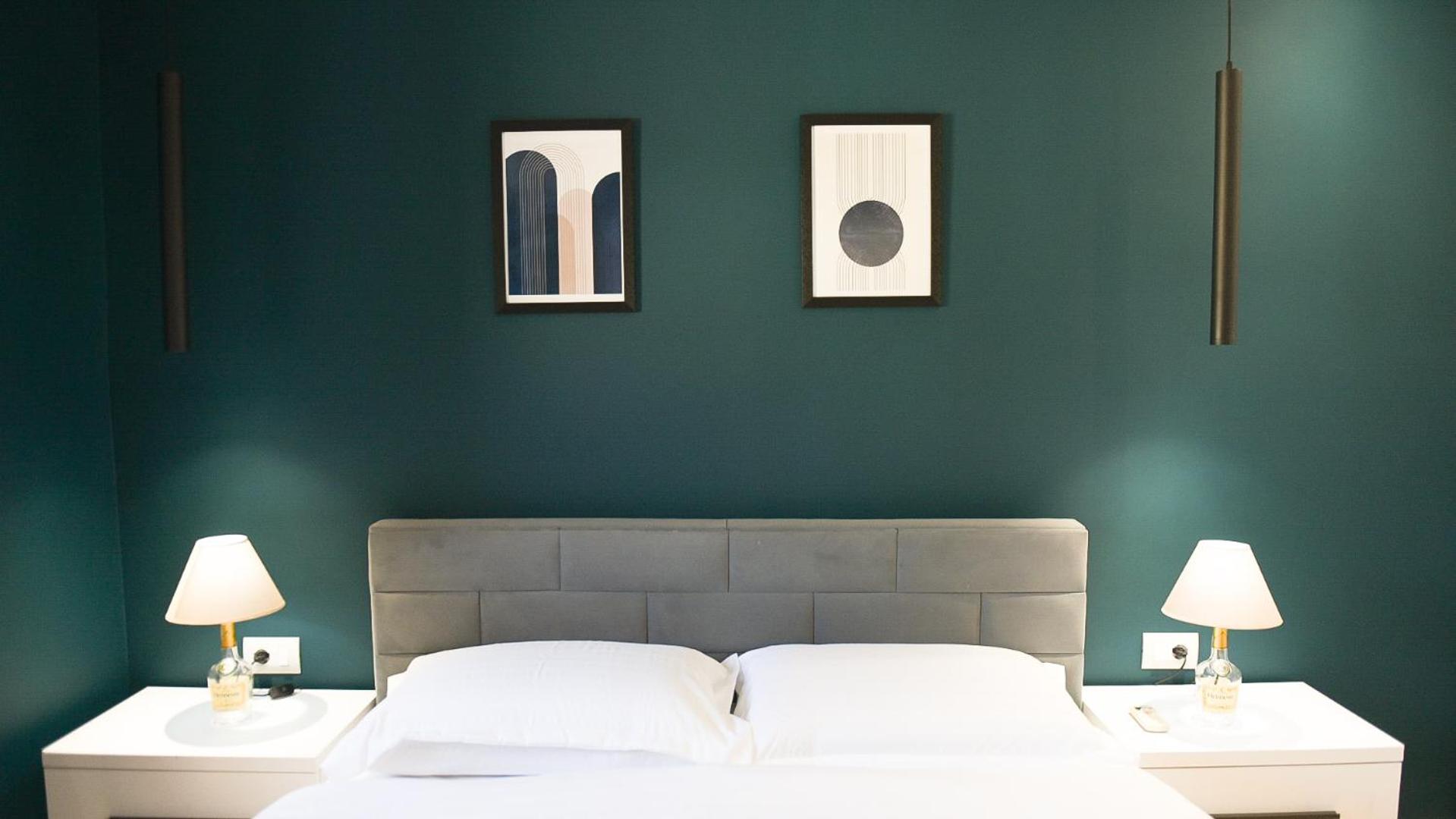 Matisse No9 - One Bedroom City Center Apartment