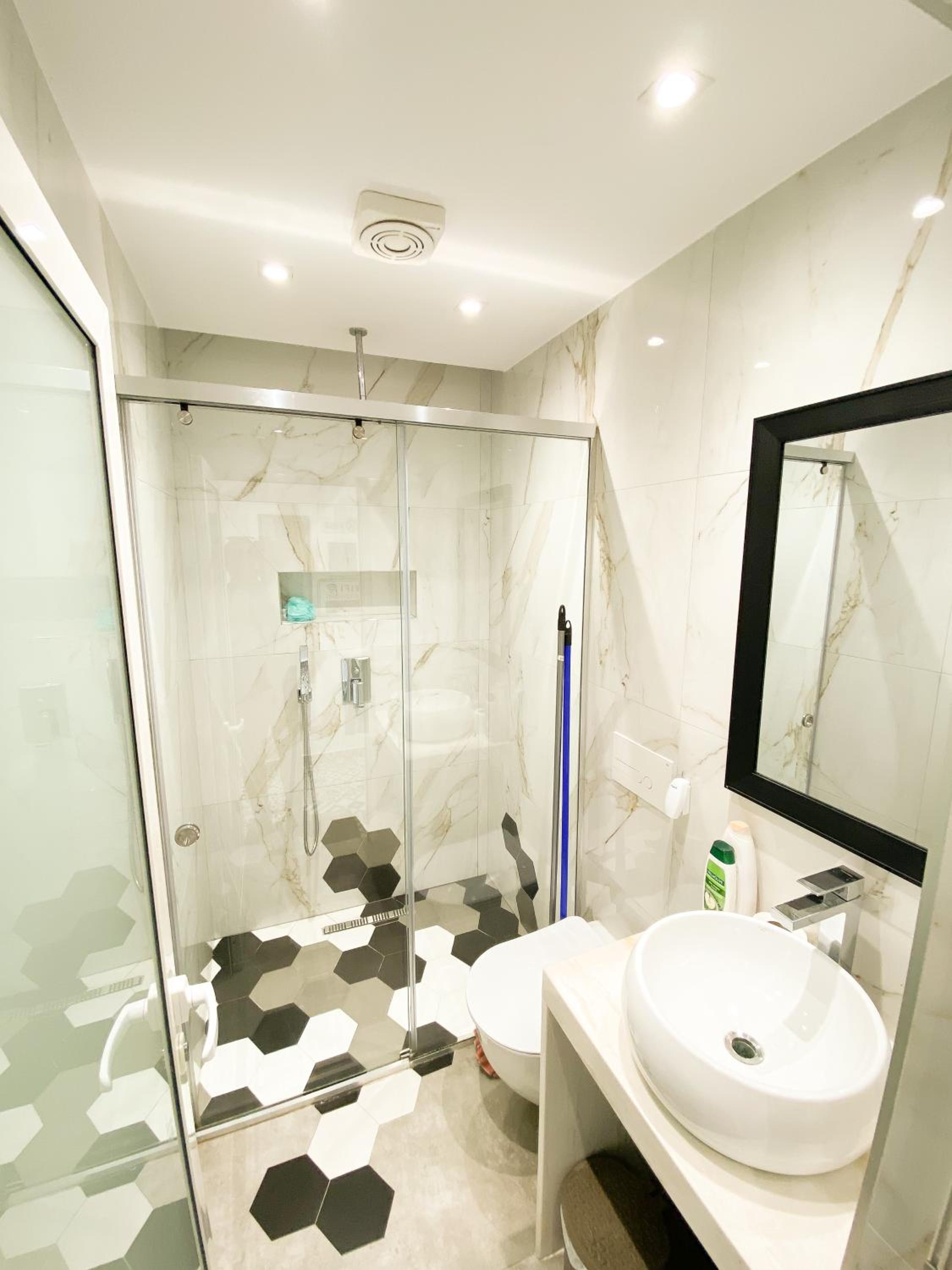 Matisse No9 - One Bedroom City Center Apartment