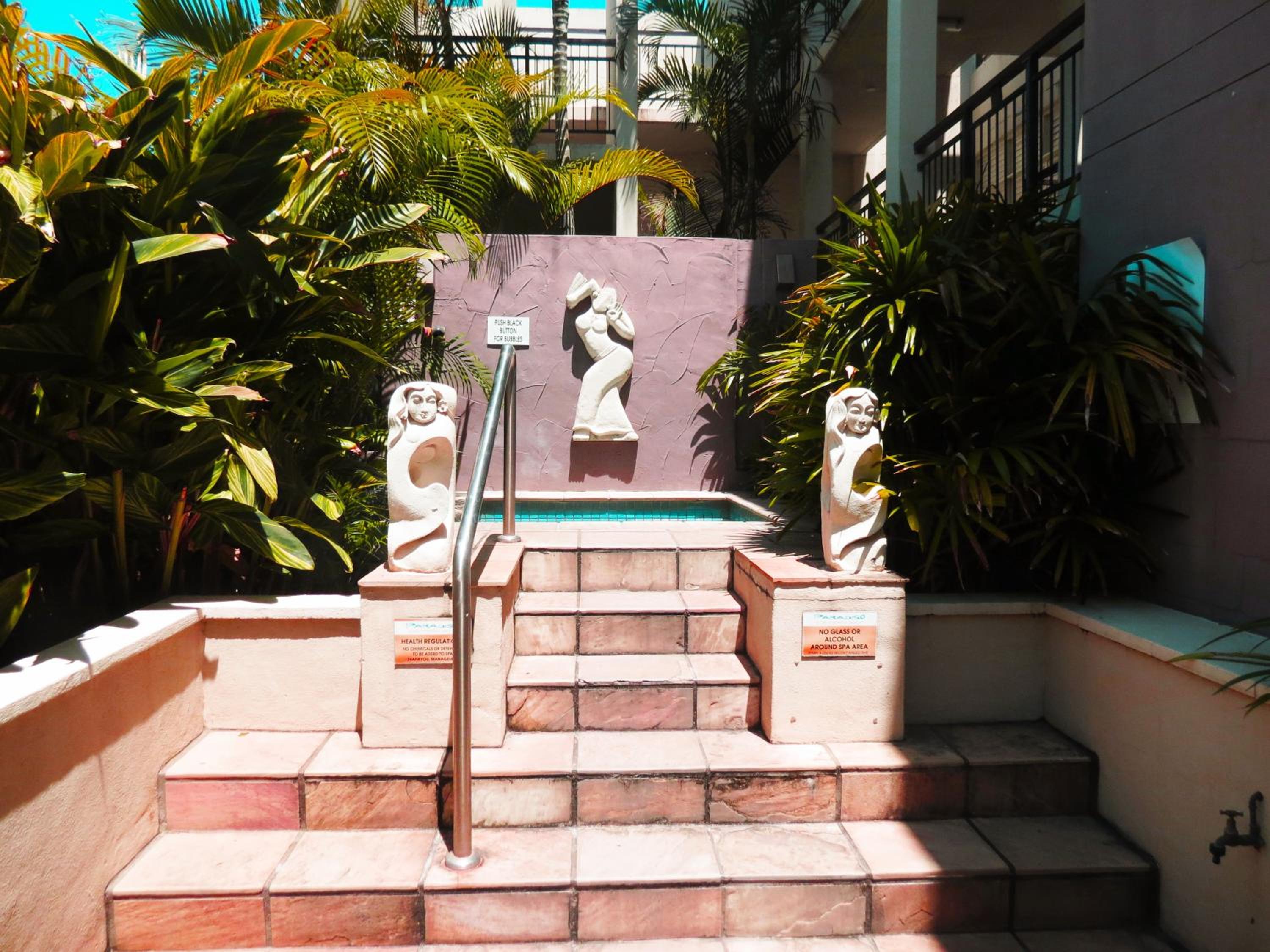 3 Bedroom Central Beachside Kingscliff Apartment with Pool