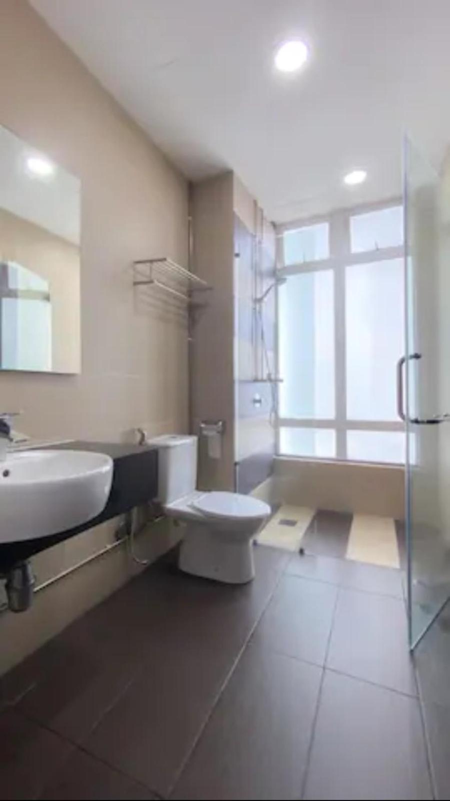 KSL JB City suite NETFLIX WIFI Youtube