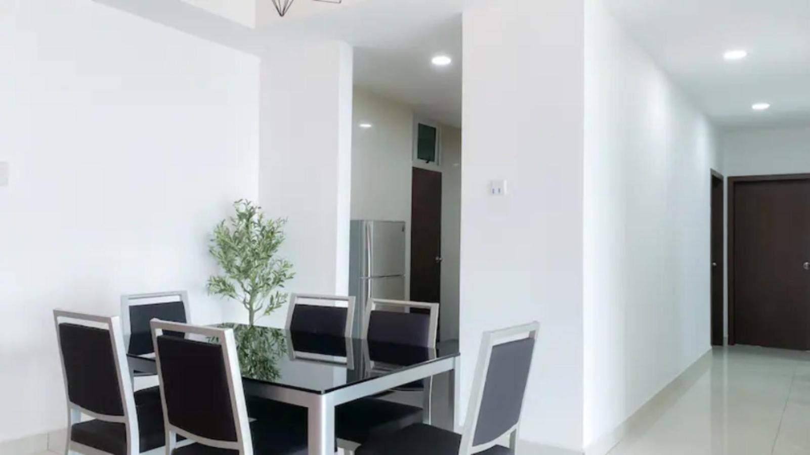 KSL JB City suite NETFLIX WIFI Youtube