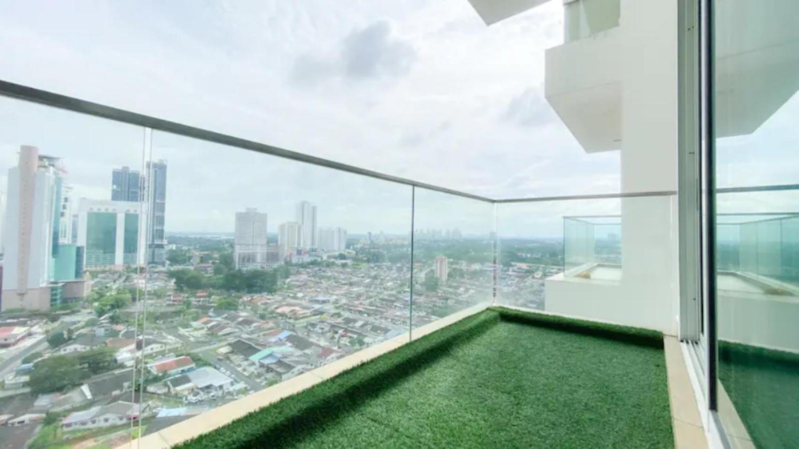 KSL JB City suite NETFLIX WIFI Youtube