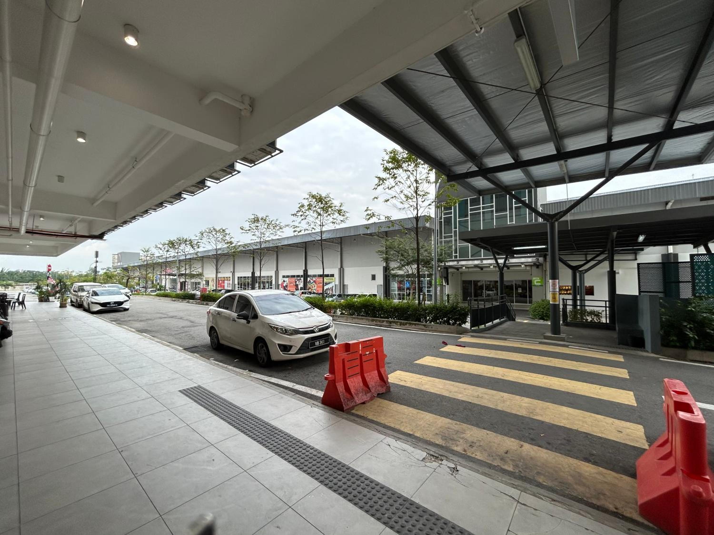 Top Klia Transit & Connected to KIP Mall at Casa 10 view 3