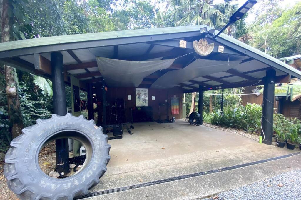 BUTTERFLY BEND - 3 Bedroom Daintree Beach House