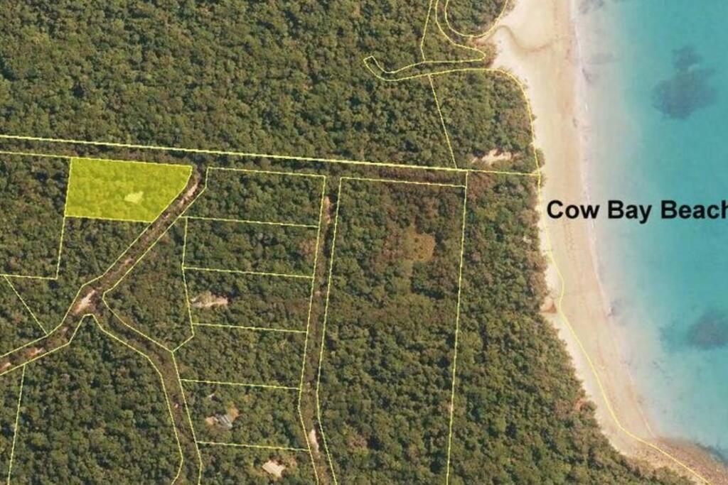 BUTTERFLY BEND - 3 Bedroom Daintree Beach House