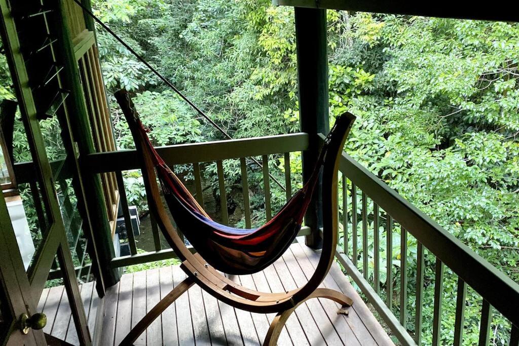 BUTTERFLY BEND - 3 Bedroom Daintree Beach House