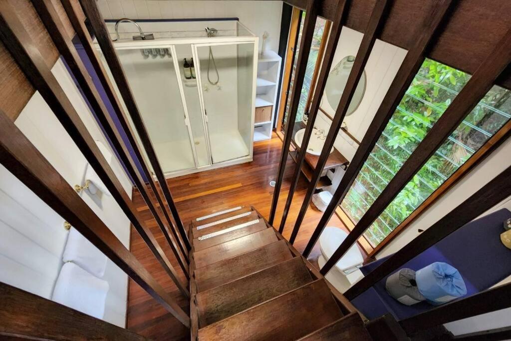 BUTTERFLY BEND - 3 Bedroom Daintree Beach House