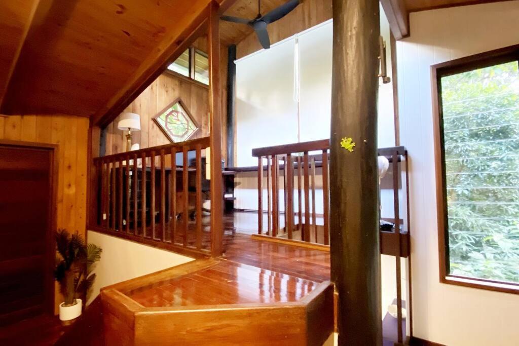 BUTTERFLY BEND - 3 Bedroom Daintree Beach House