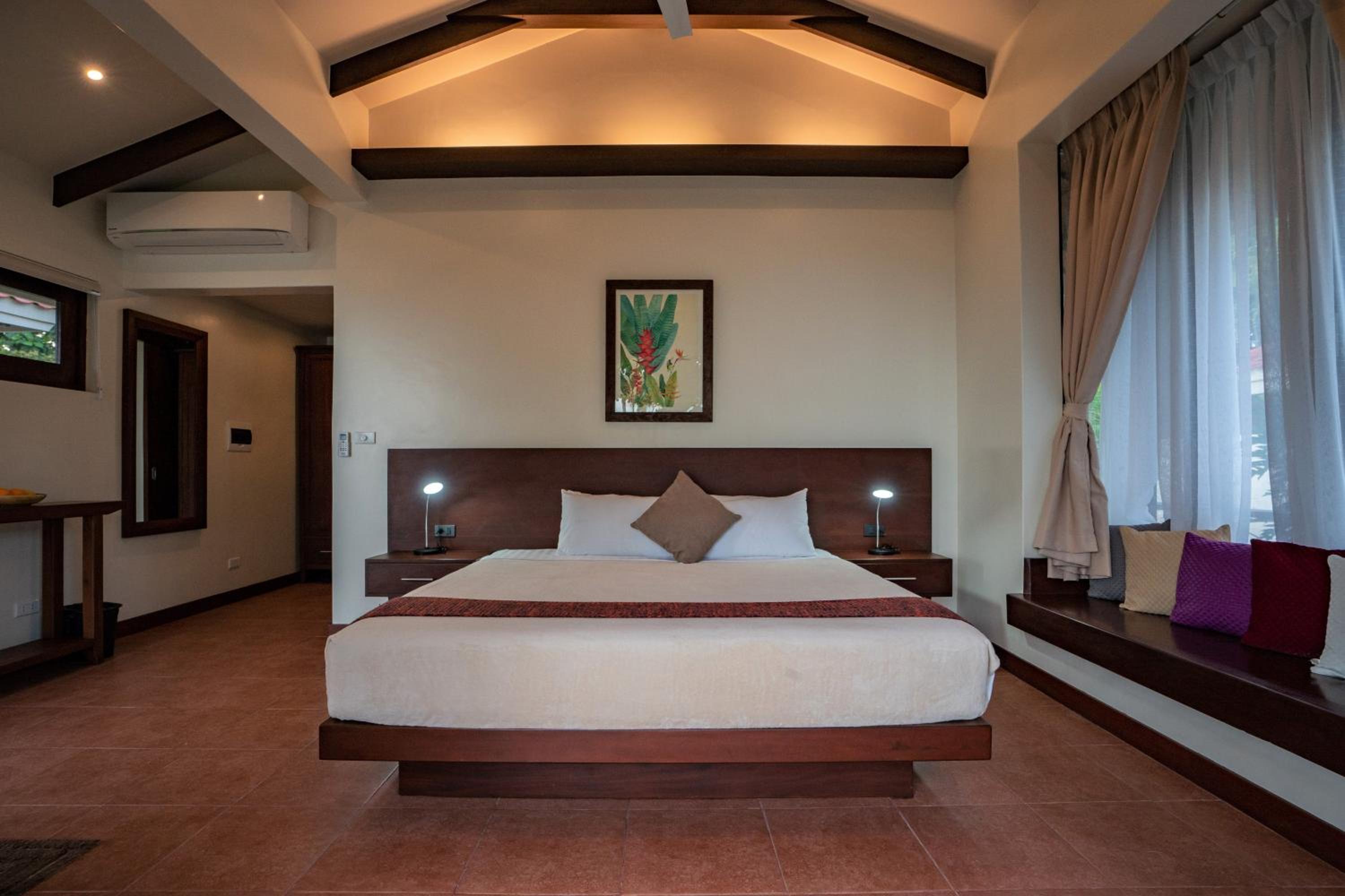 Island View Beachfront Resort