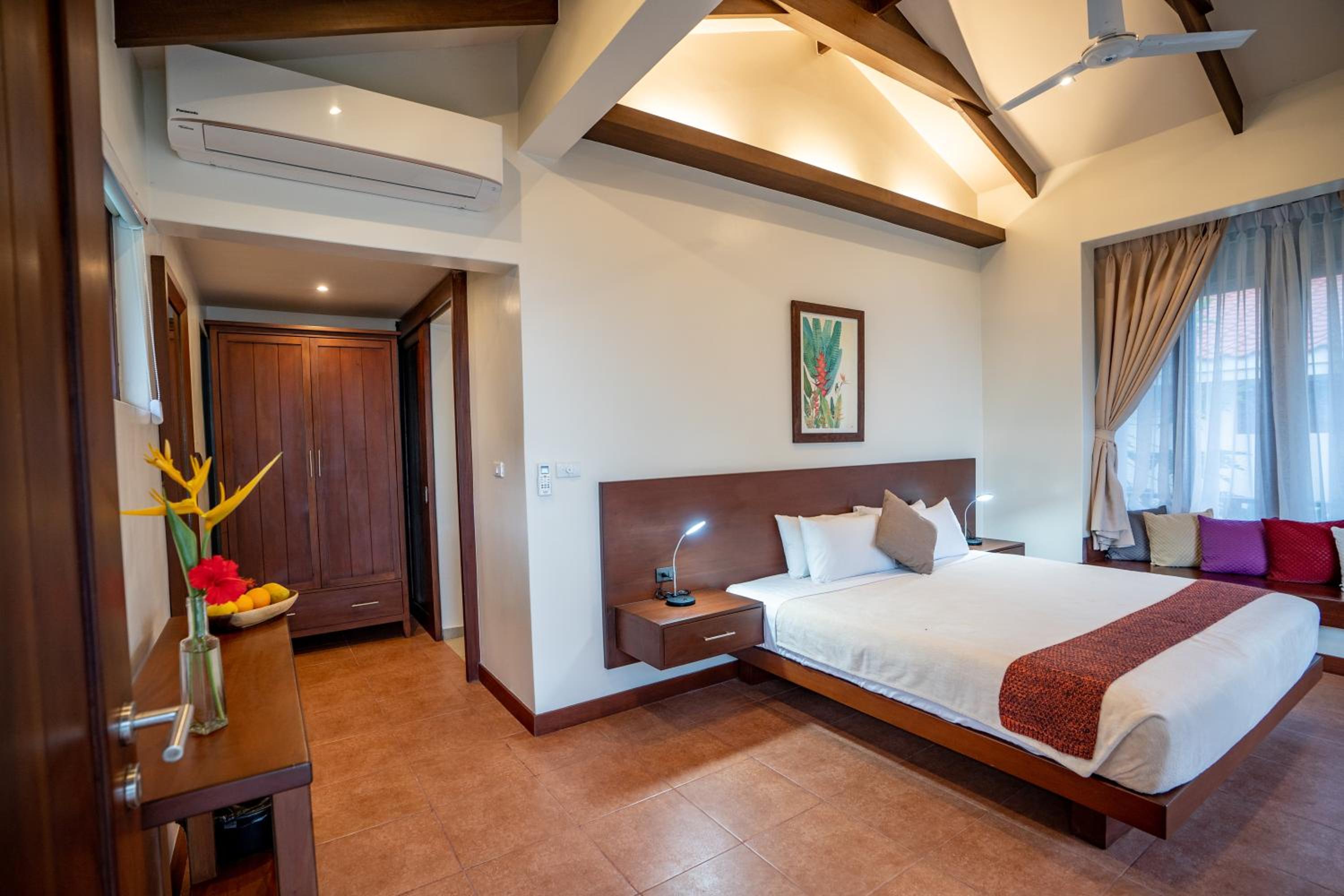 Island View Beachfront Resort