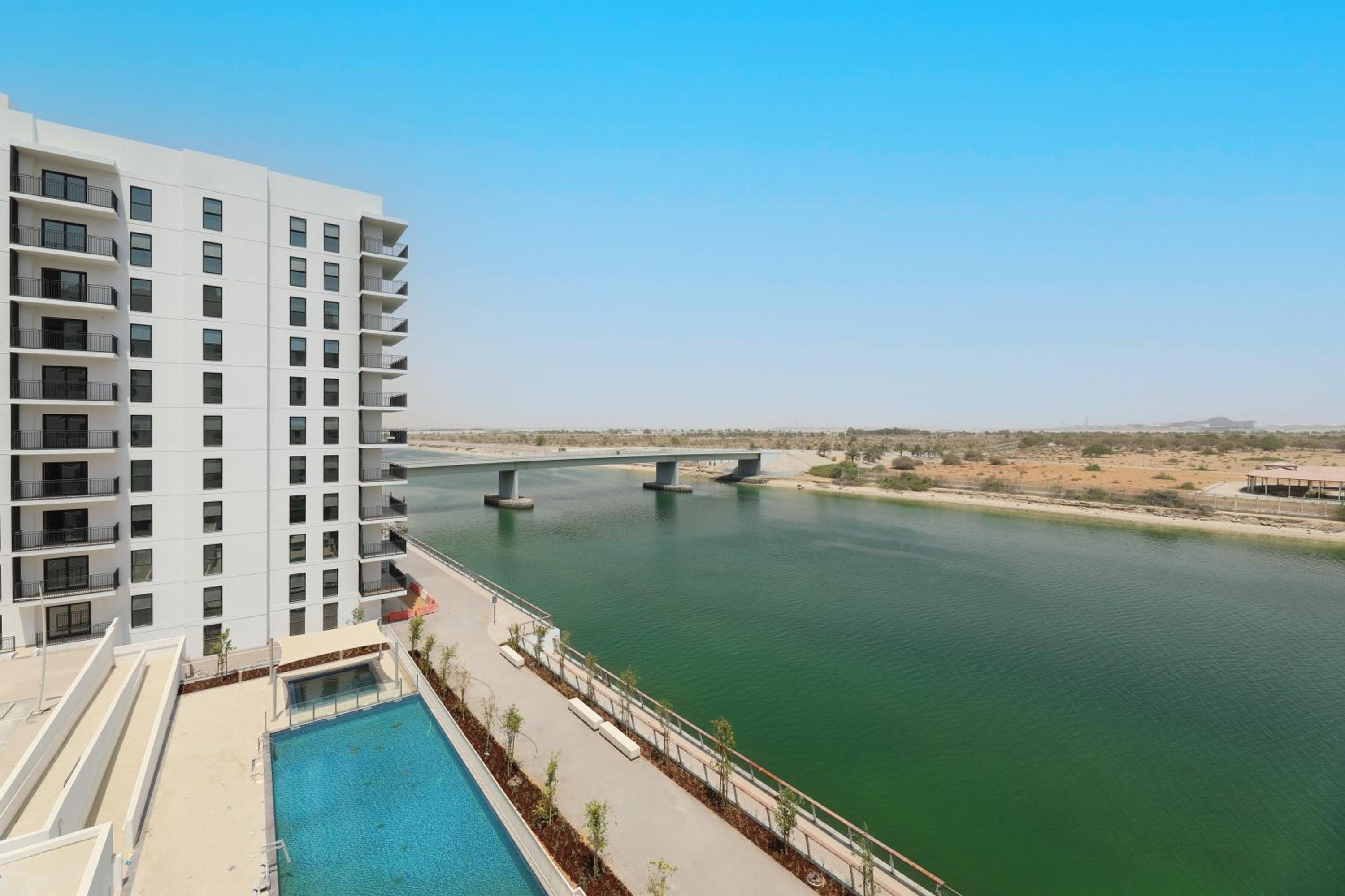 Yas Island - 2 Bedrooms, 2 toilet with shared Pool & Parking