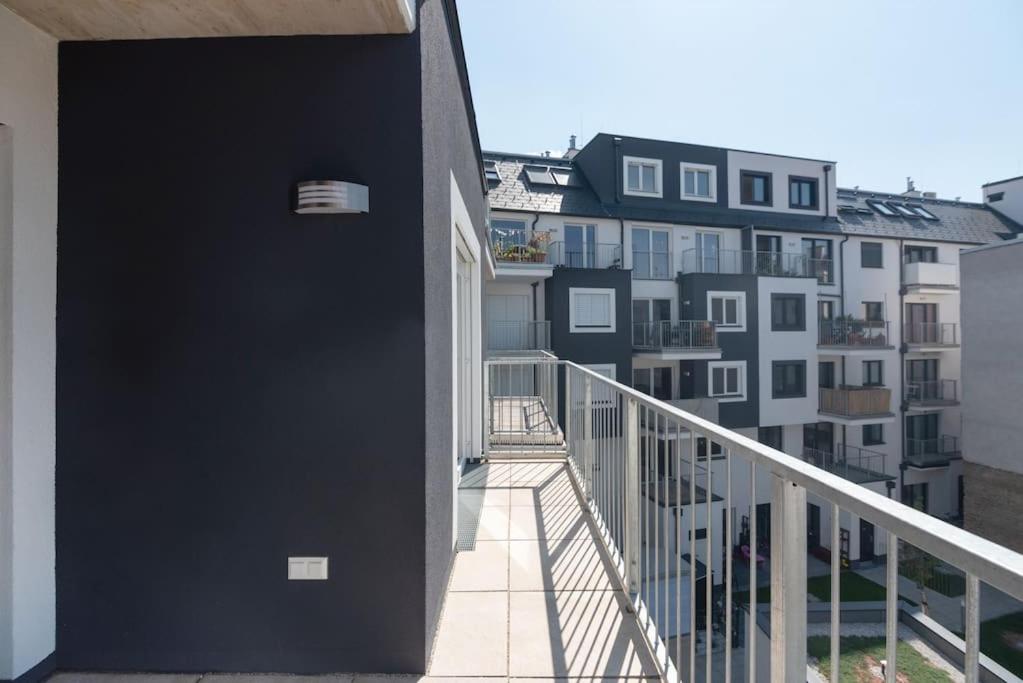 Neu und hell in zentraler Ruhelage mit Parkplatz