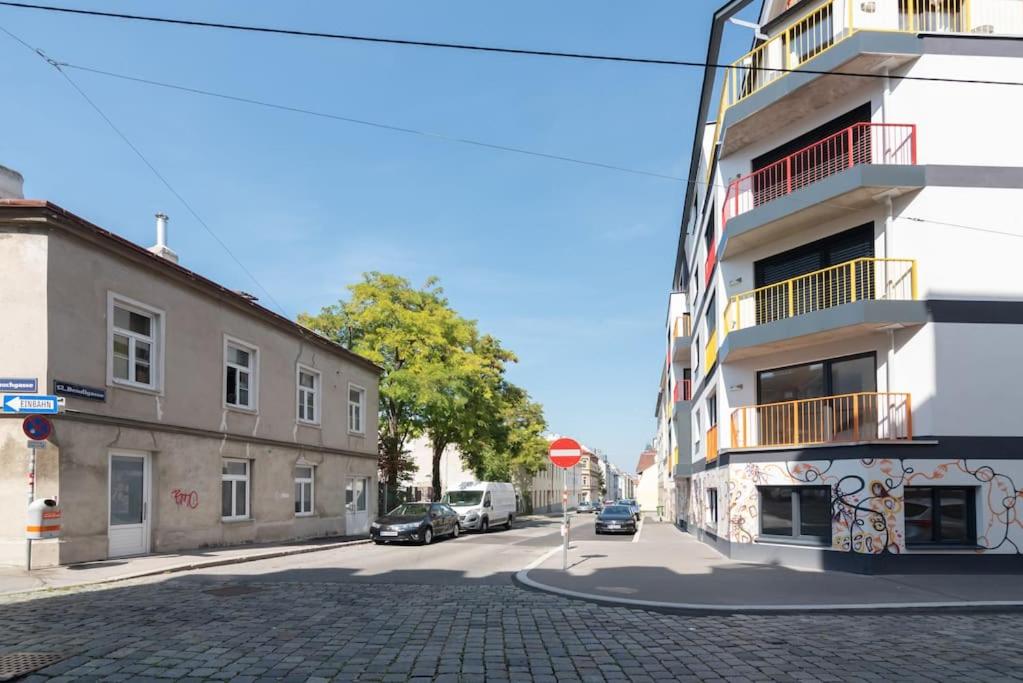 Neu und hell in zentraler Ruhelage mit Parkplatz