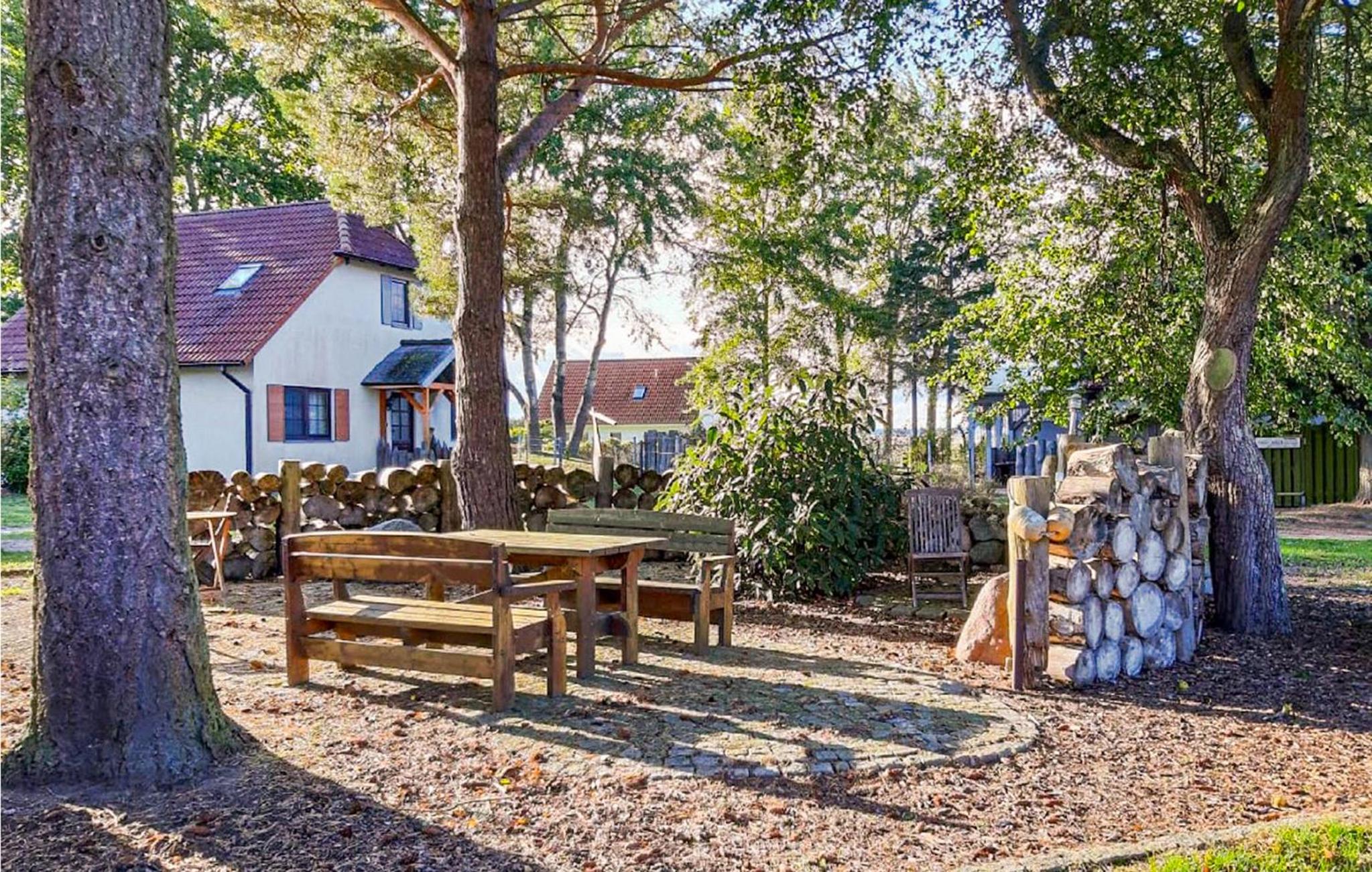4 Bedroom Gorgeous Home In Fuhlendorf