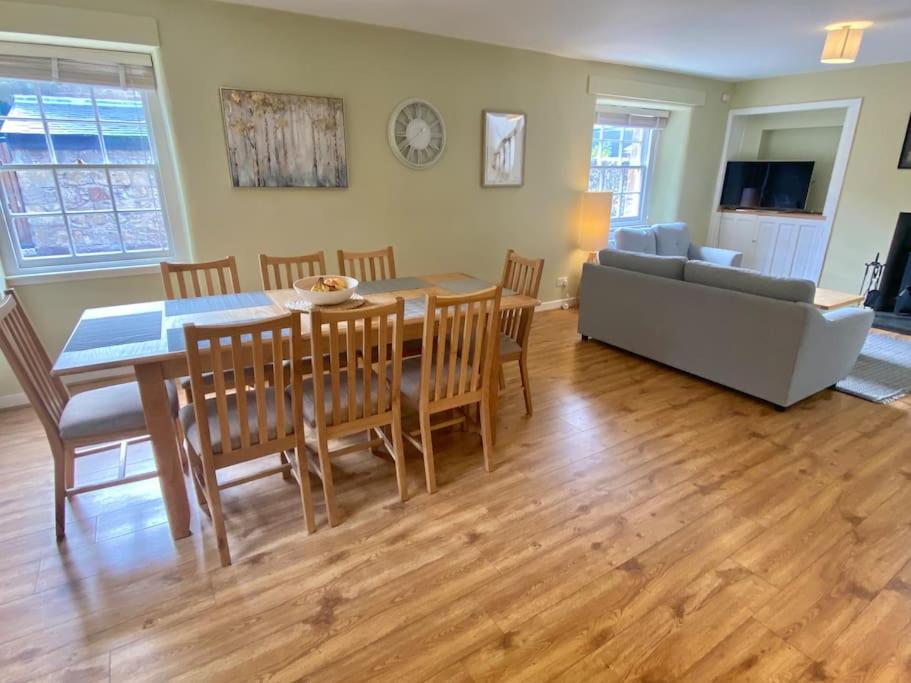 Charming 3/4 bedroom semi-detached cottage. view 3