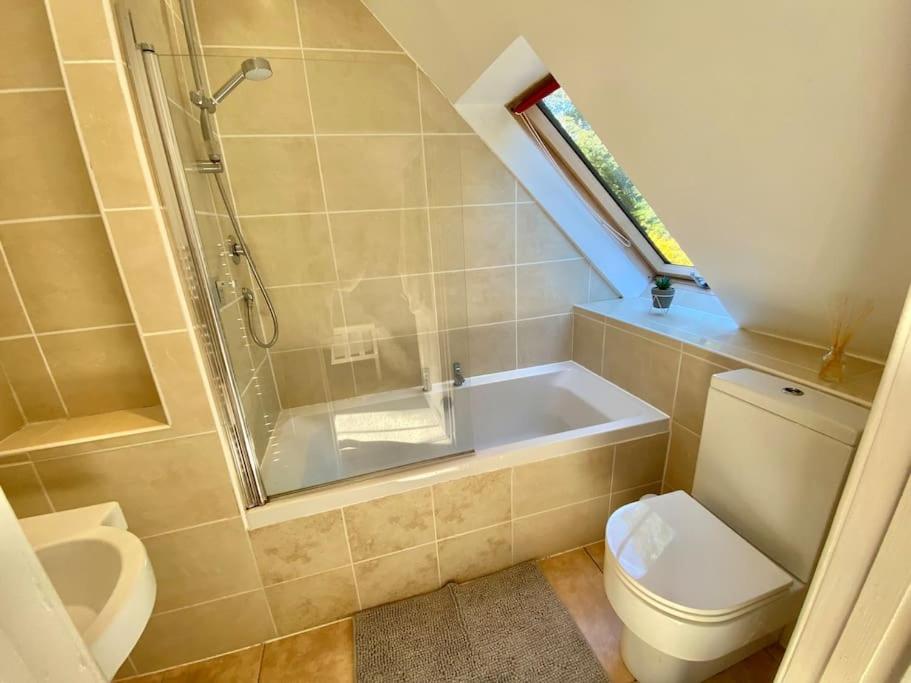 Charming 3/4 bedroom semi-detached cottage. view 4