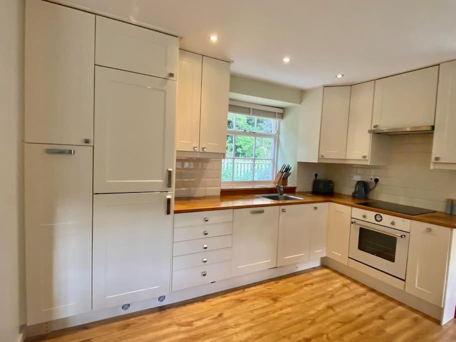 Charming 3/4 bedroom semi-detached cottage. view 5