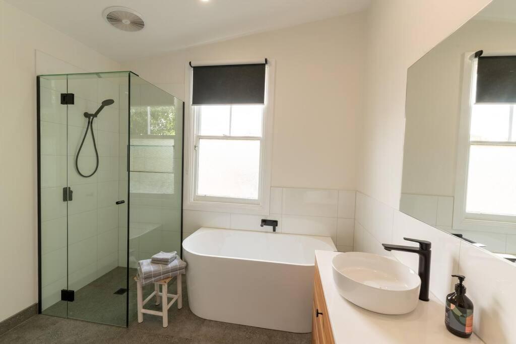 Newly renovated, Kennedy Cottage - close to CBD