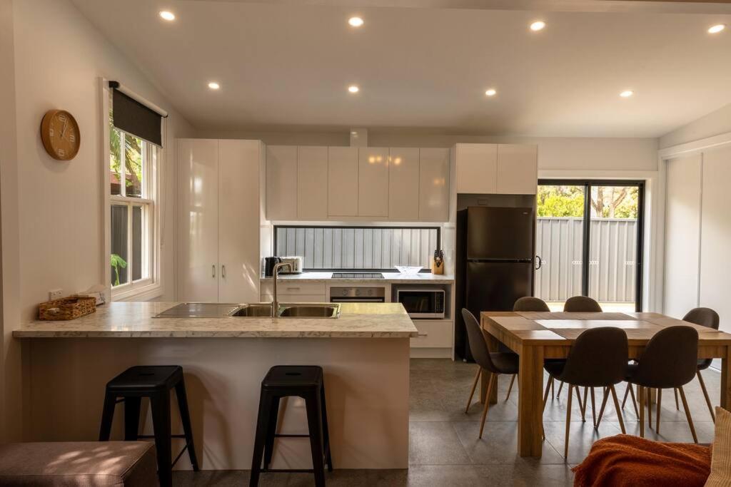 Newly renovated, Kennedy Cottage - close to CBD
