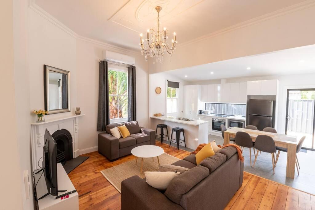 Newly renovated, Kennedy Cottage - close to CBD
