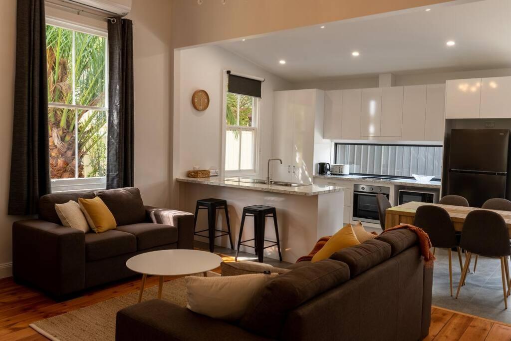 Newly renovated, Kennedy Cottage - close to CBD