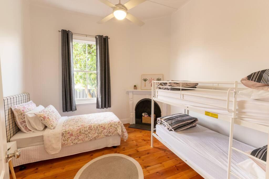 Newly renovated, Kennedy Cottage - close to CBD