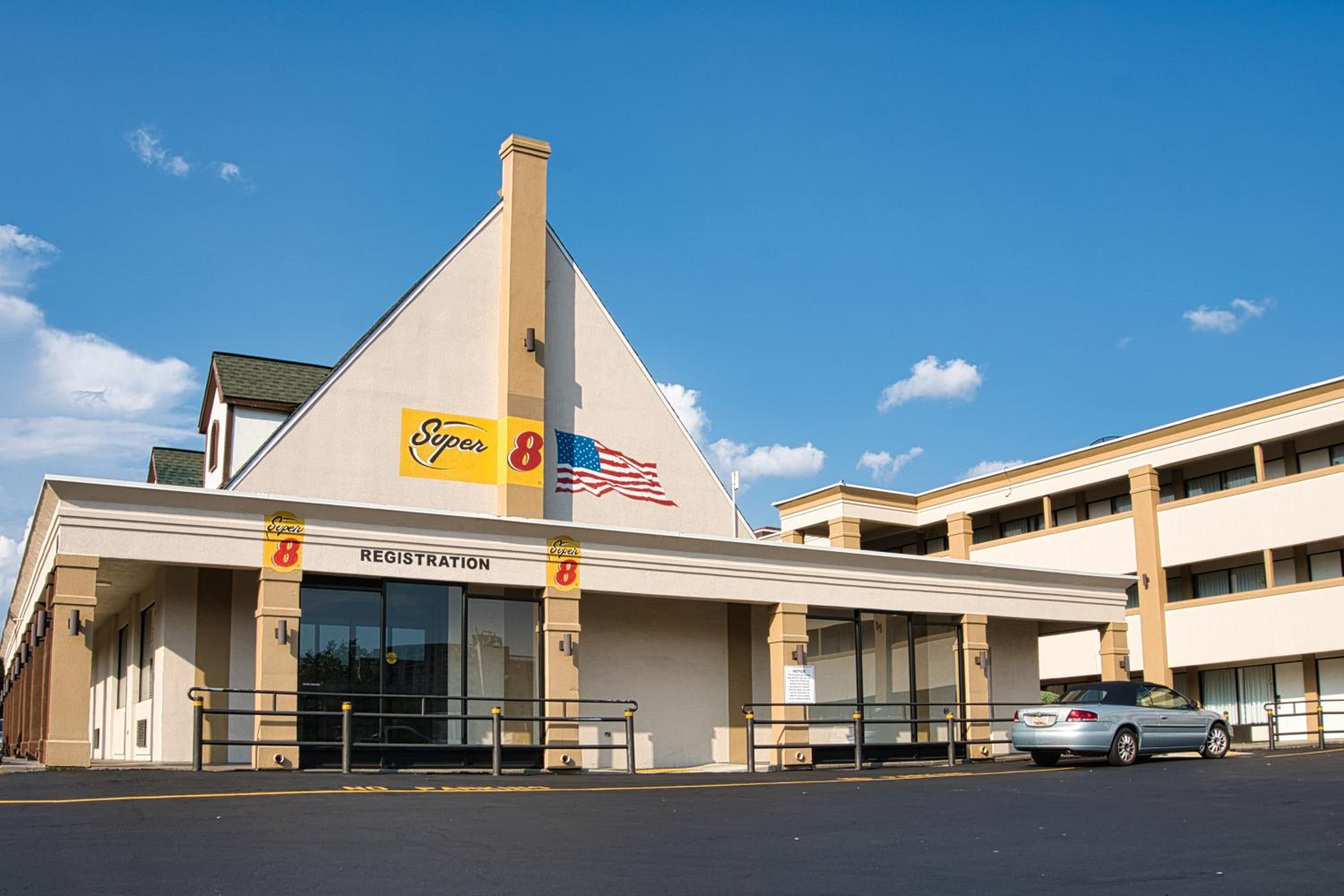 Super 8 by Wyndham WestEnd Alexandria,VA Washington DC Area - Property Image 8