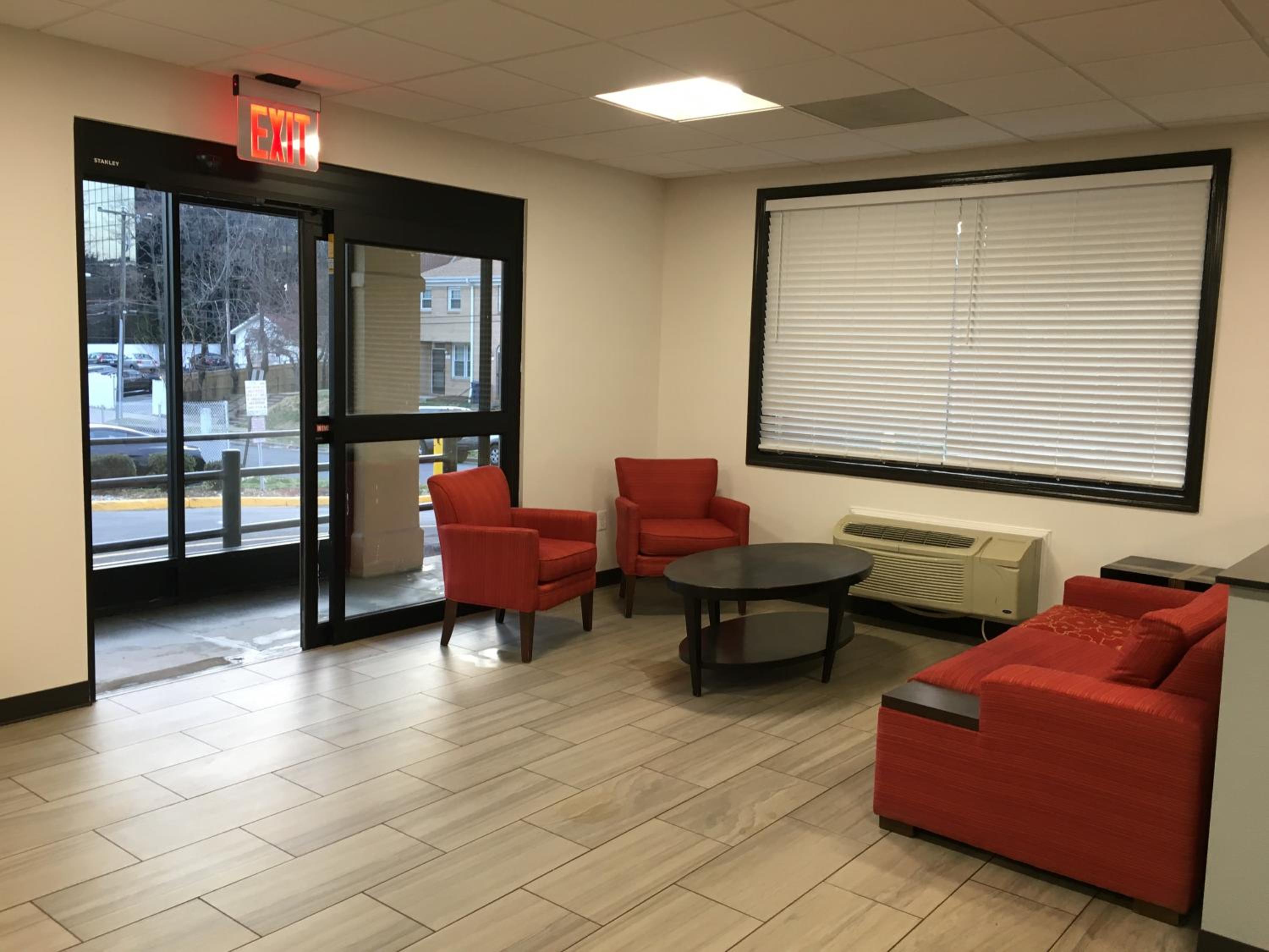 Super 8 by Wyndham WestEnd Alexandria,VA Washington DC Area - Property Image 7