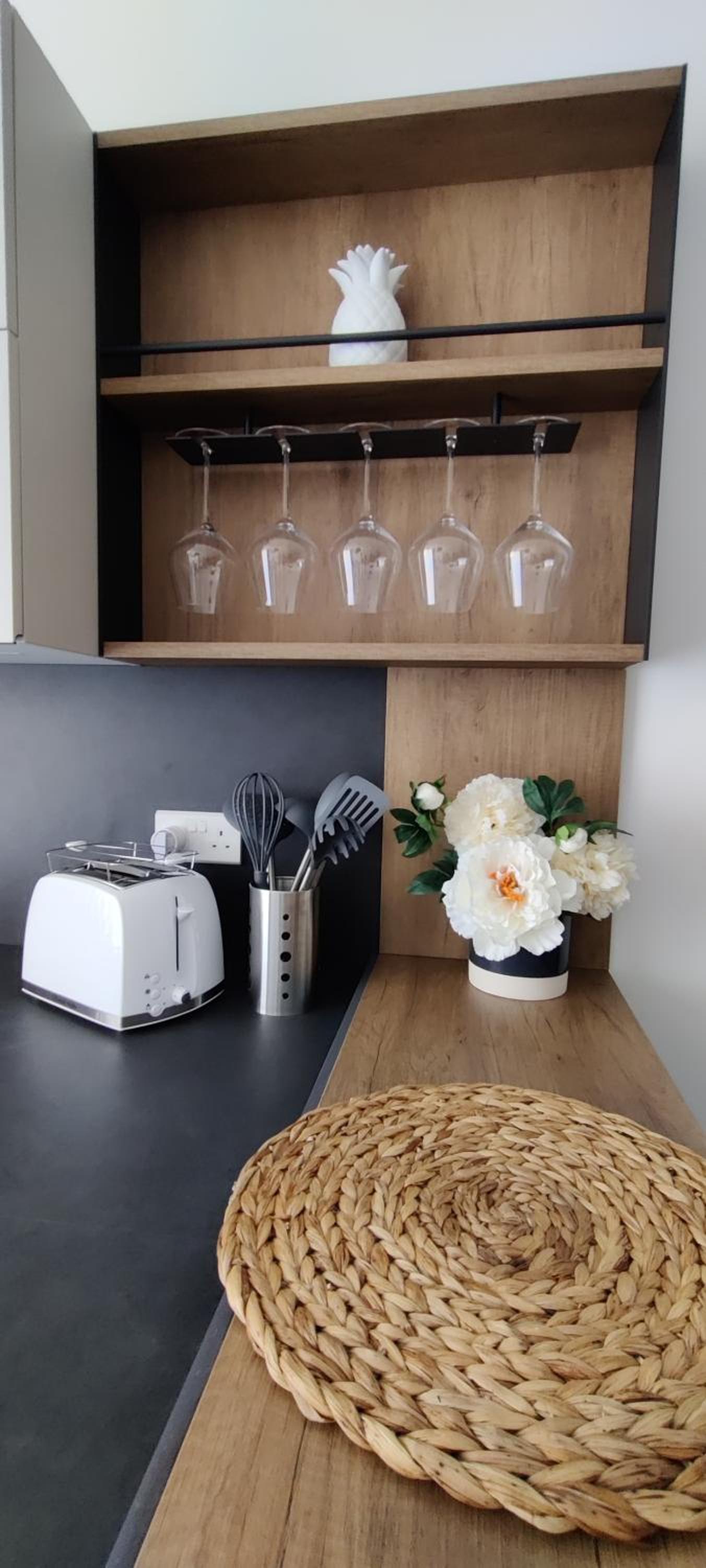 Ideal Location, Stylish 1BR Apartment with Free Parking photo 5