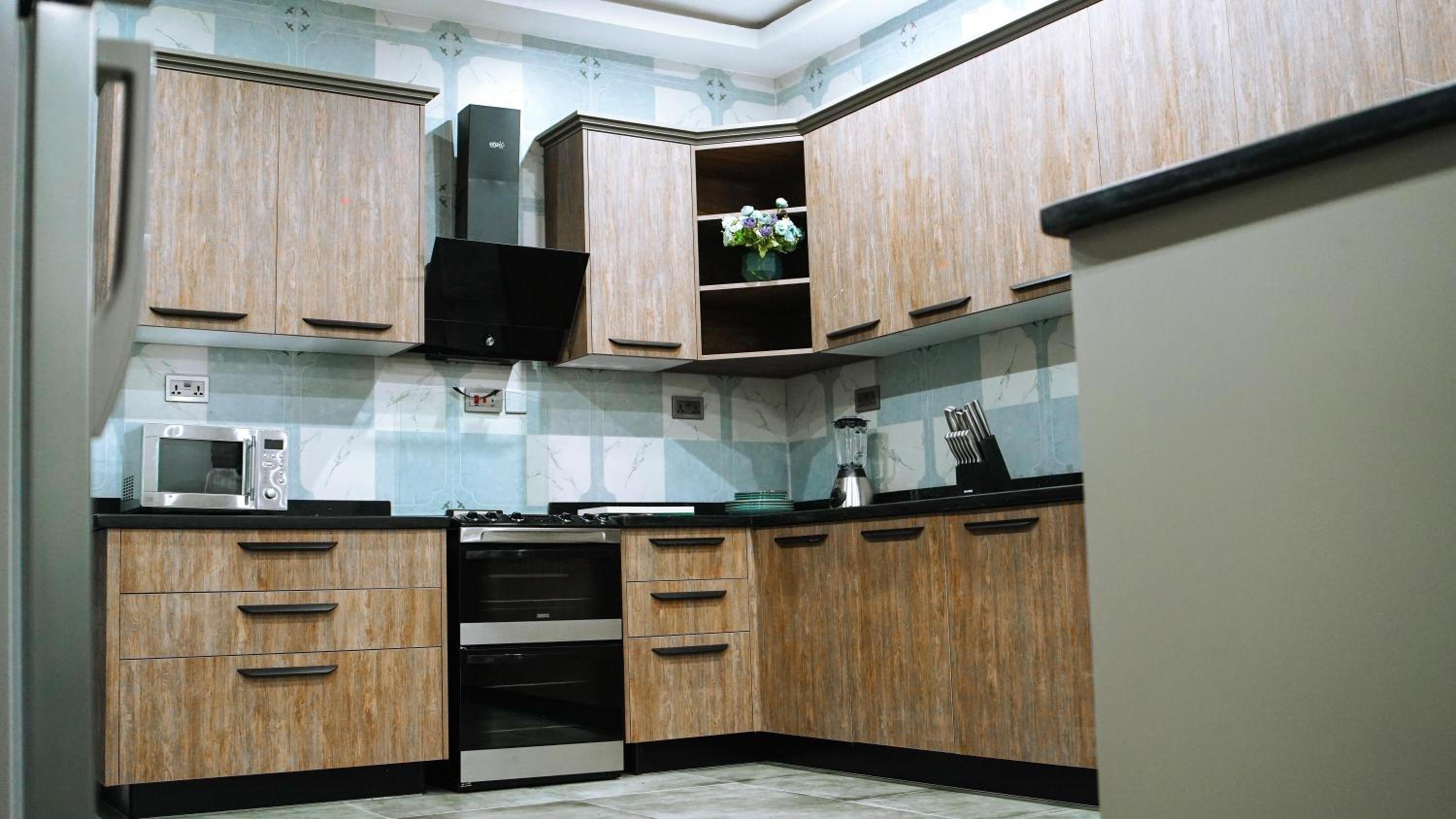 Immaculate 3-Bed Apartment in Accra view 4