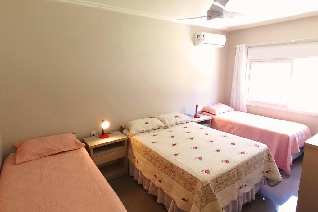 Casa Com Três Dormitórios Pertinho Do Mar Em Capão Da Canoa