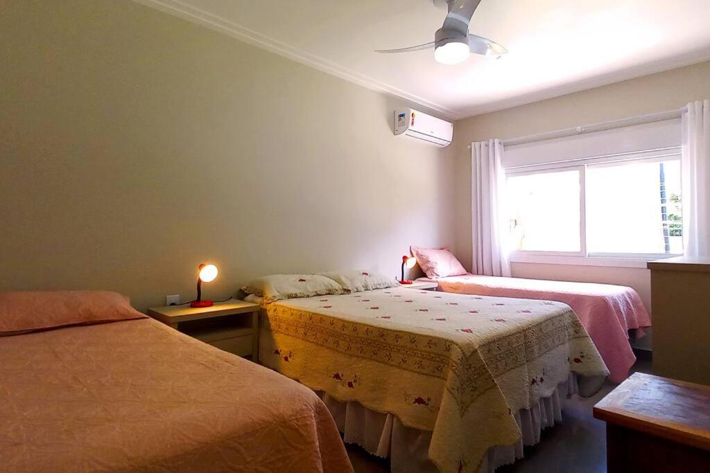 Casa Com Três Dormitórios Pertinho Do Mar Em Capão Da Canoa