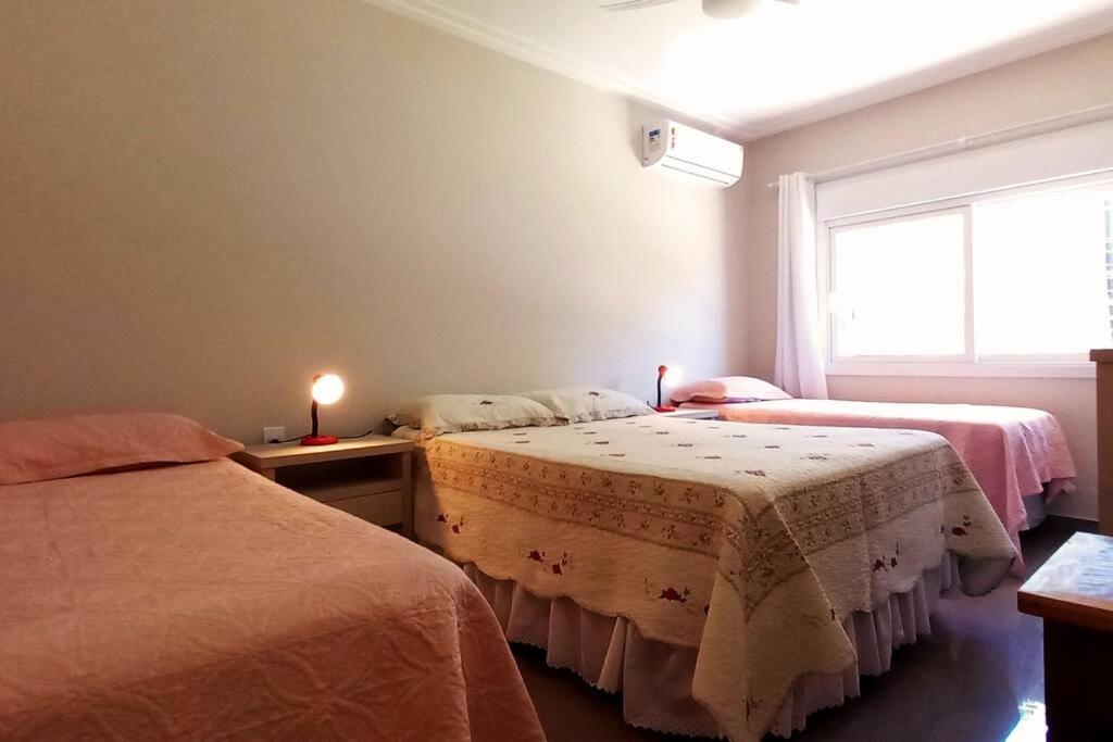 Casa Com Três Dormitórios Pertinho Do Mar Em Capão Da Canoa