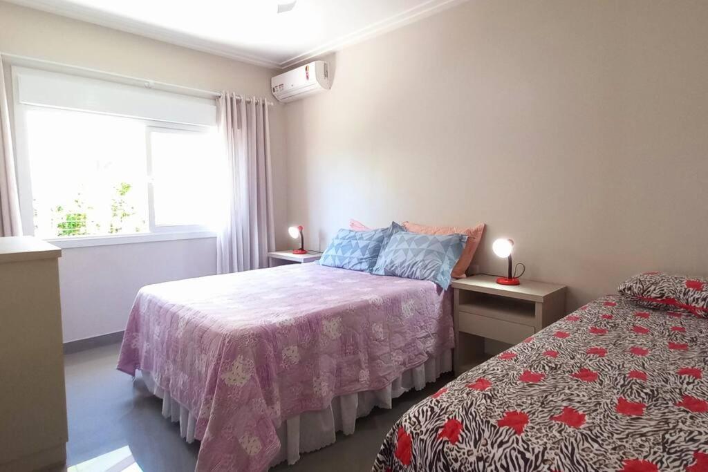 Casa Com Três Dormitórios Pertinho Do Mar Em Capão Da Canoa