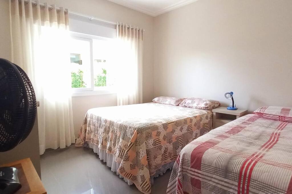 Casa Com Três Dormitórios Pertinho Do Mar Em Capão Da Canoa