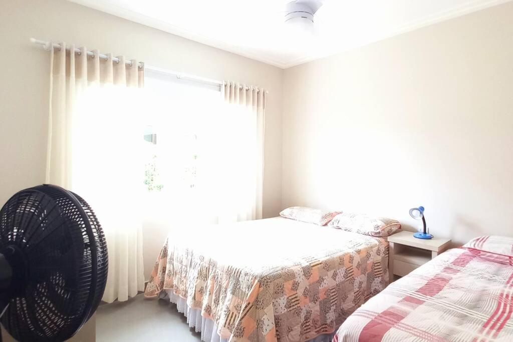 Casa Com Três Dormitórios Pertinho Do Mar Em Capão Da Canoa