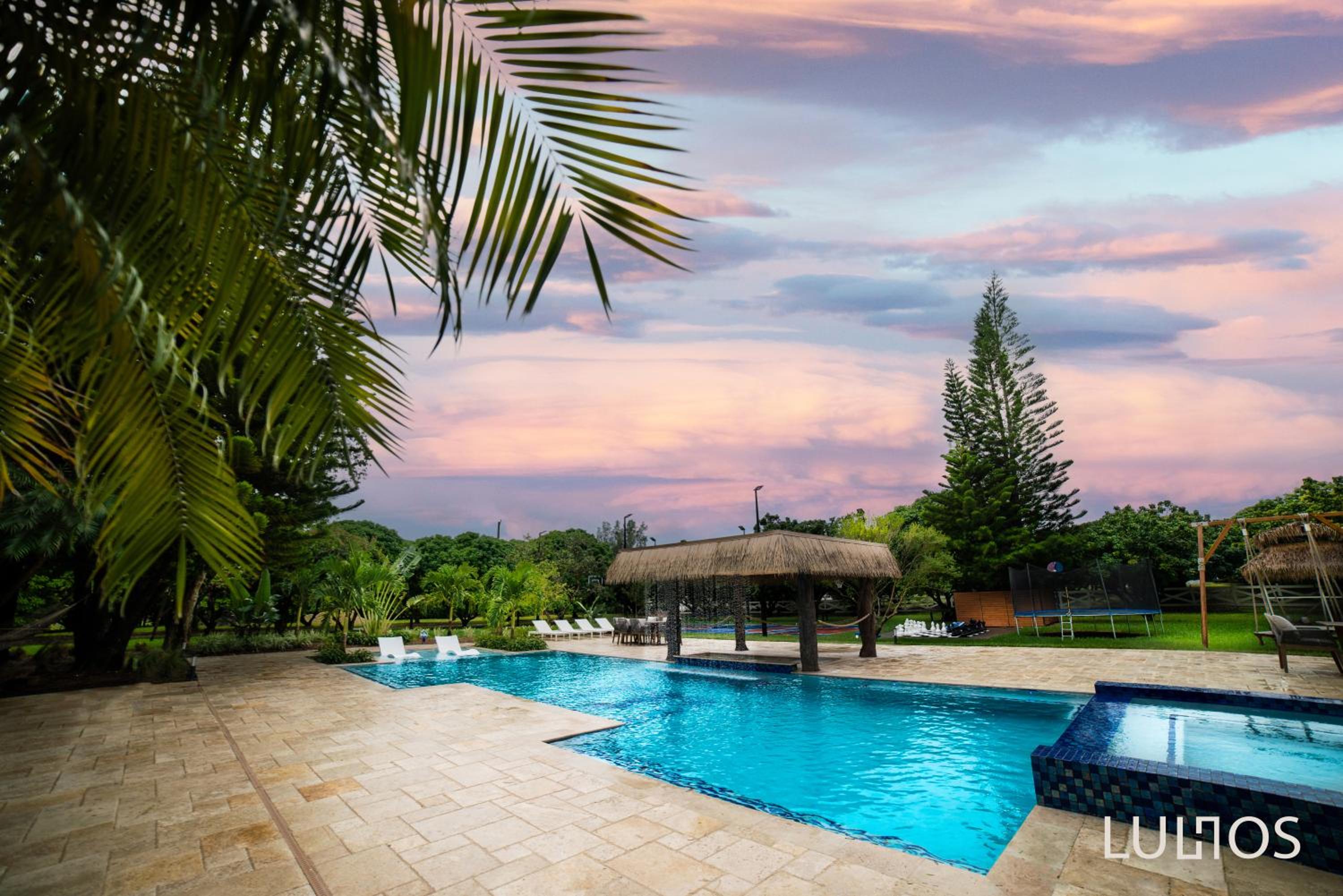 Tropical Lux Escape-Swim Up Bar, Pickleball L60 view 4