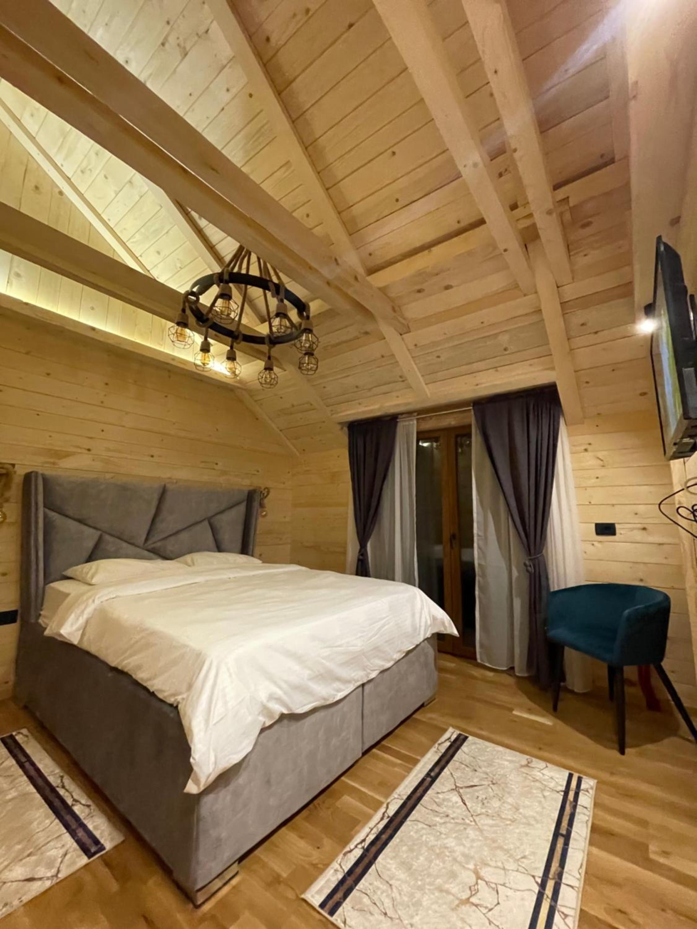 Chalet Montenegrina with jacuzzi