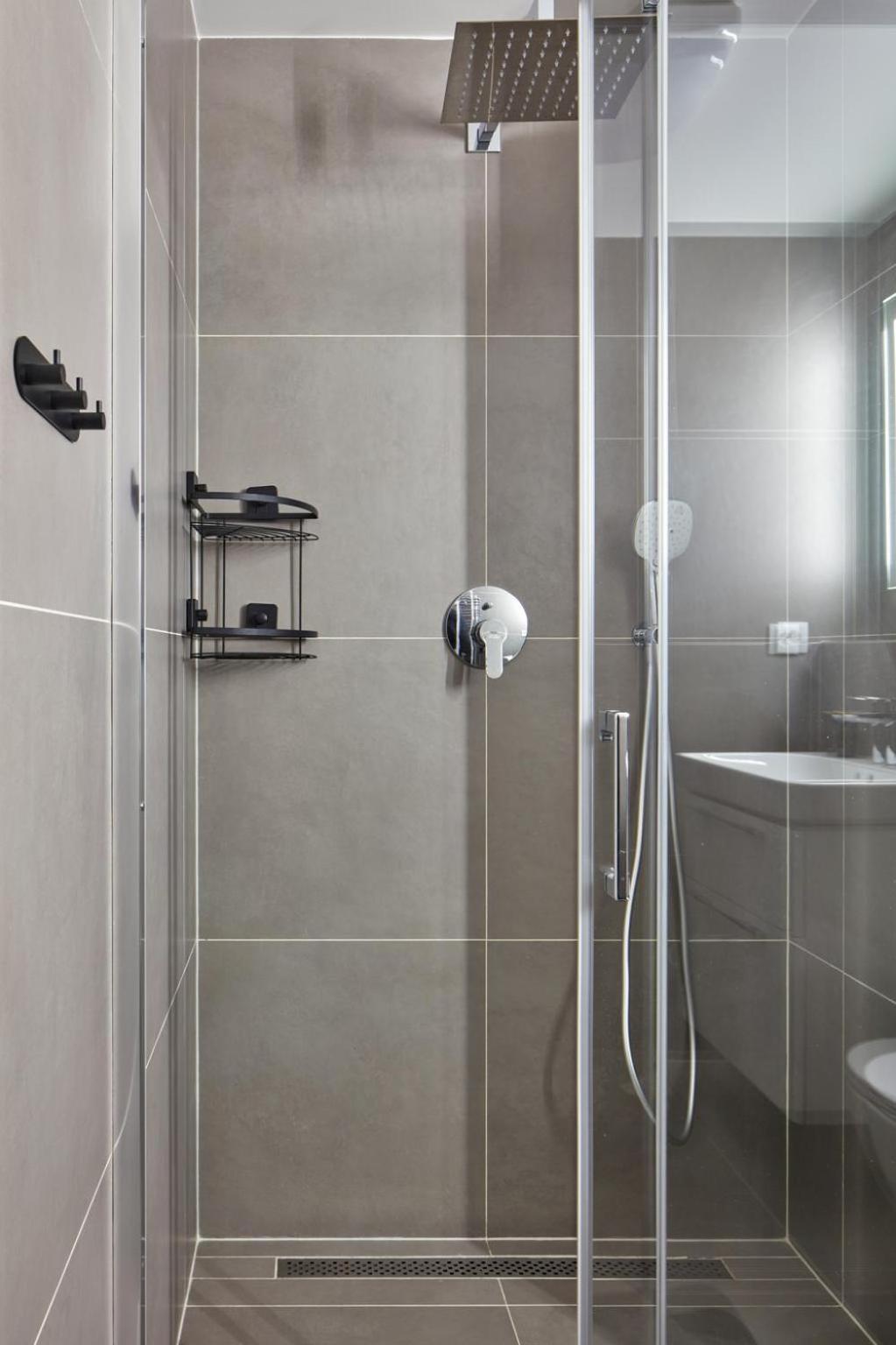 Prague Days - One-bedroom Apartment with Workspace by Vltava River in Smíchov
