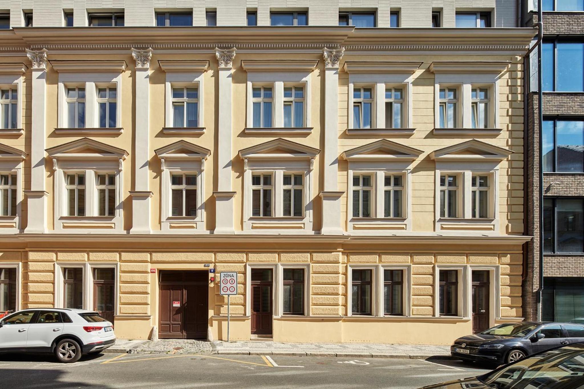 Prague Days - One-bedroom Apartment with Workspace by Vltava River in Smíchov