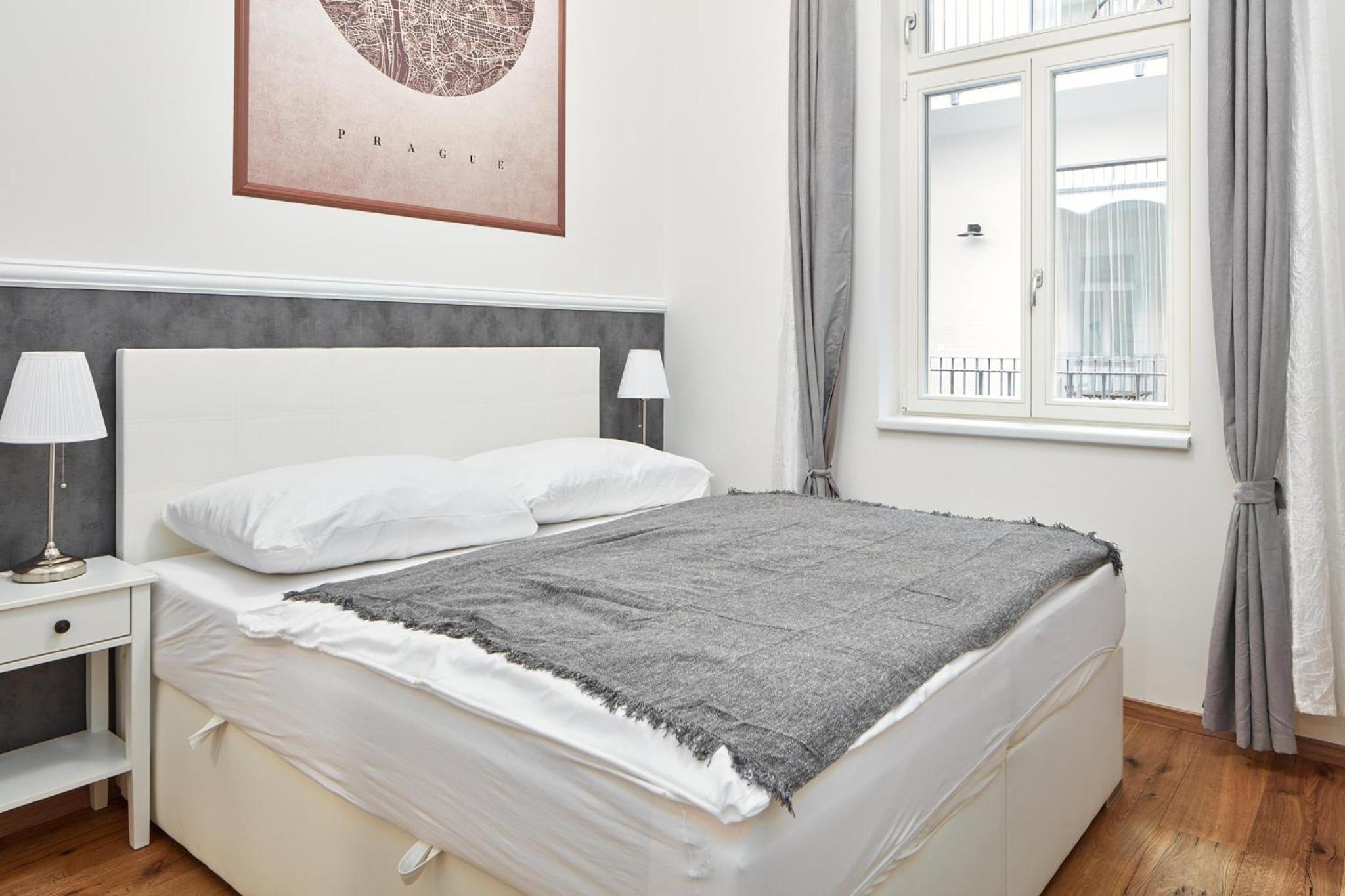 Prague Days - One-bedroom Apartment with Workspace by Vltava River in Smíchov