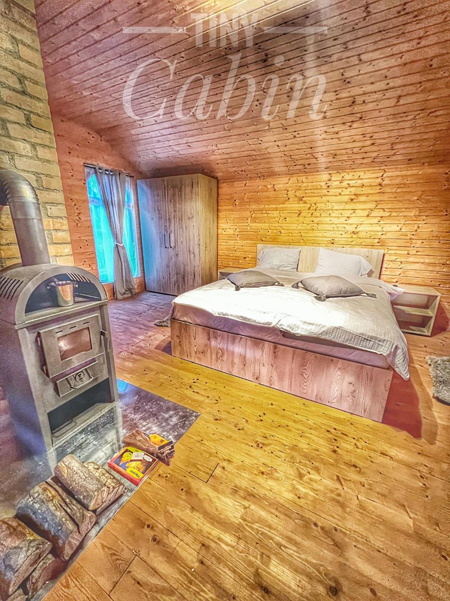 TINY CABIN